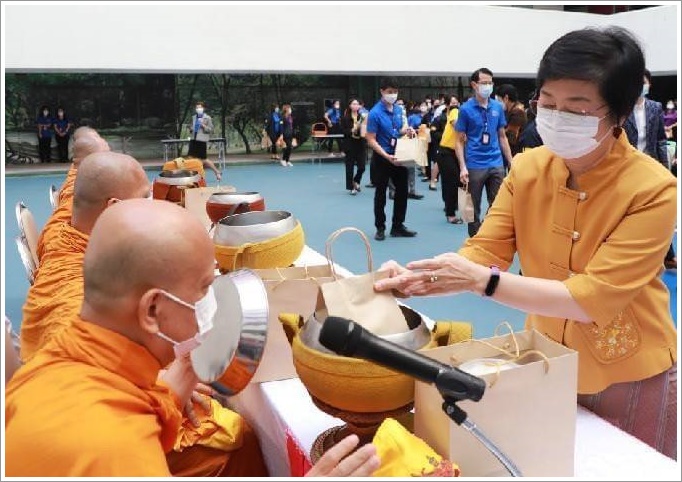กรมบังคับคดี จัดกิจกรรมทำบุญตักบาตรประจำเดือนพฤศจิกายน 2565